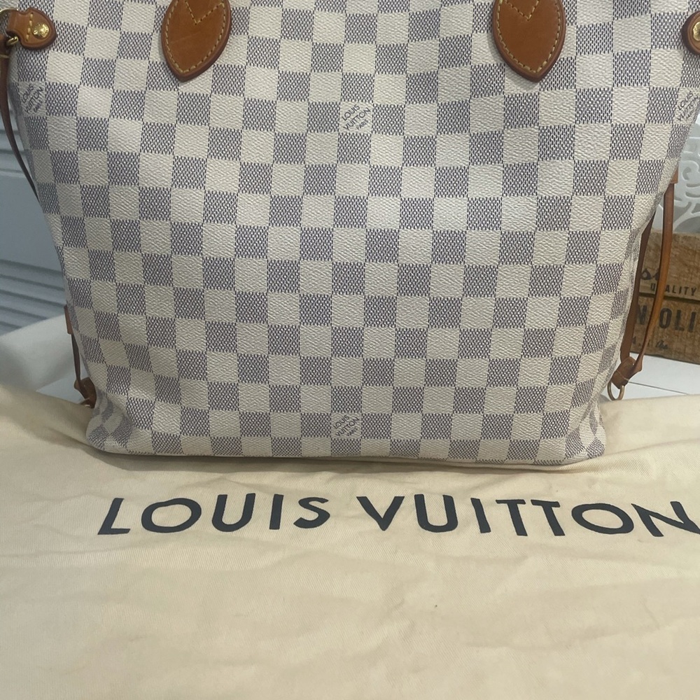 *Excellent condition* Authentic Louis Vuitton Neverfull MM Damier Azure!
